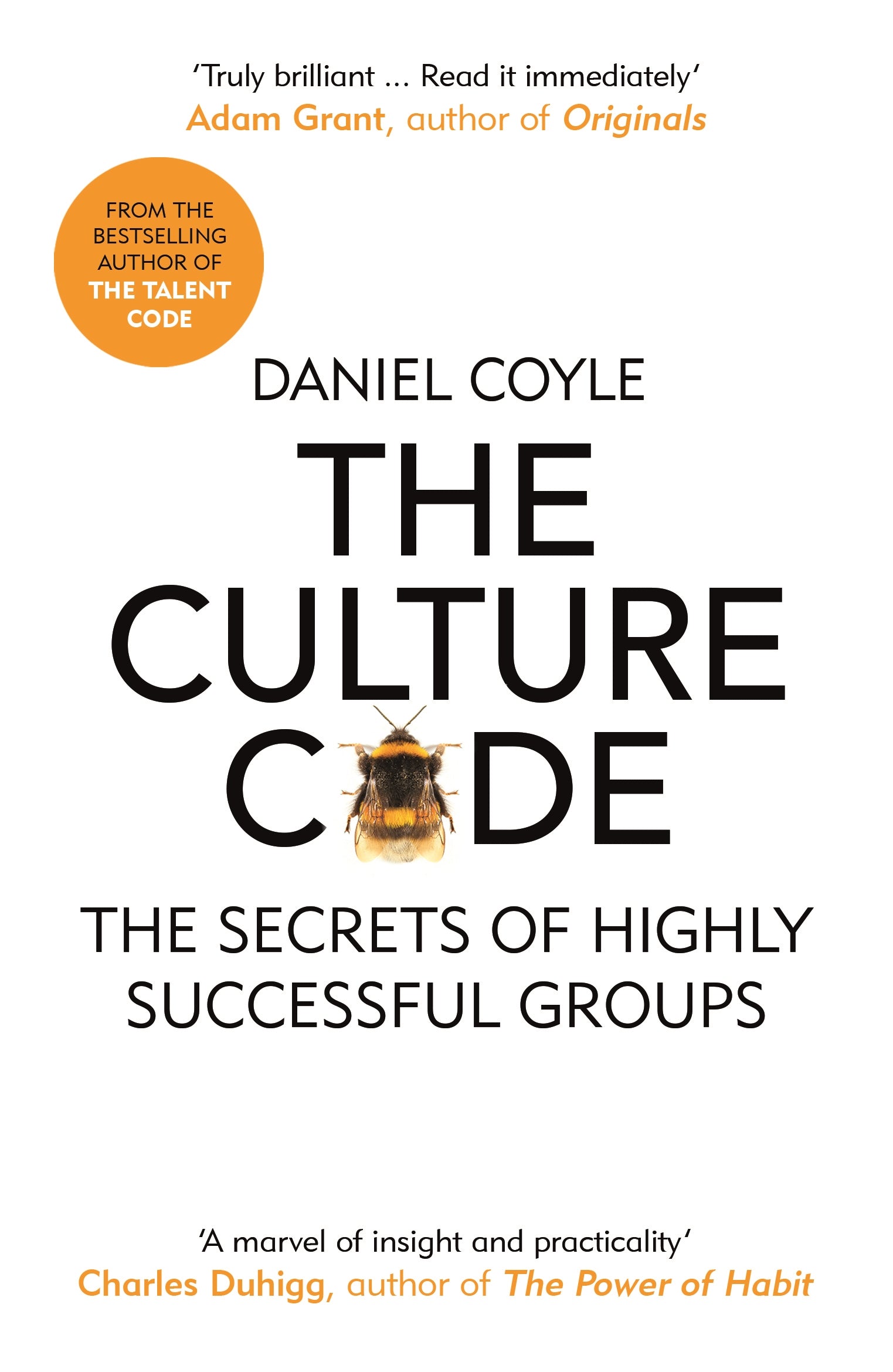 Book cover of 'The Culture Code' by Daniel Coyle with a bee illustration on a white background.