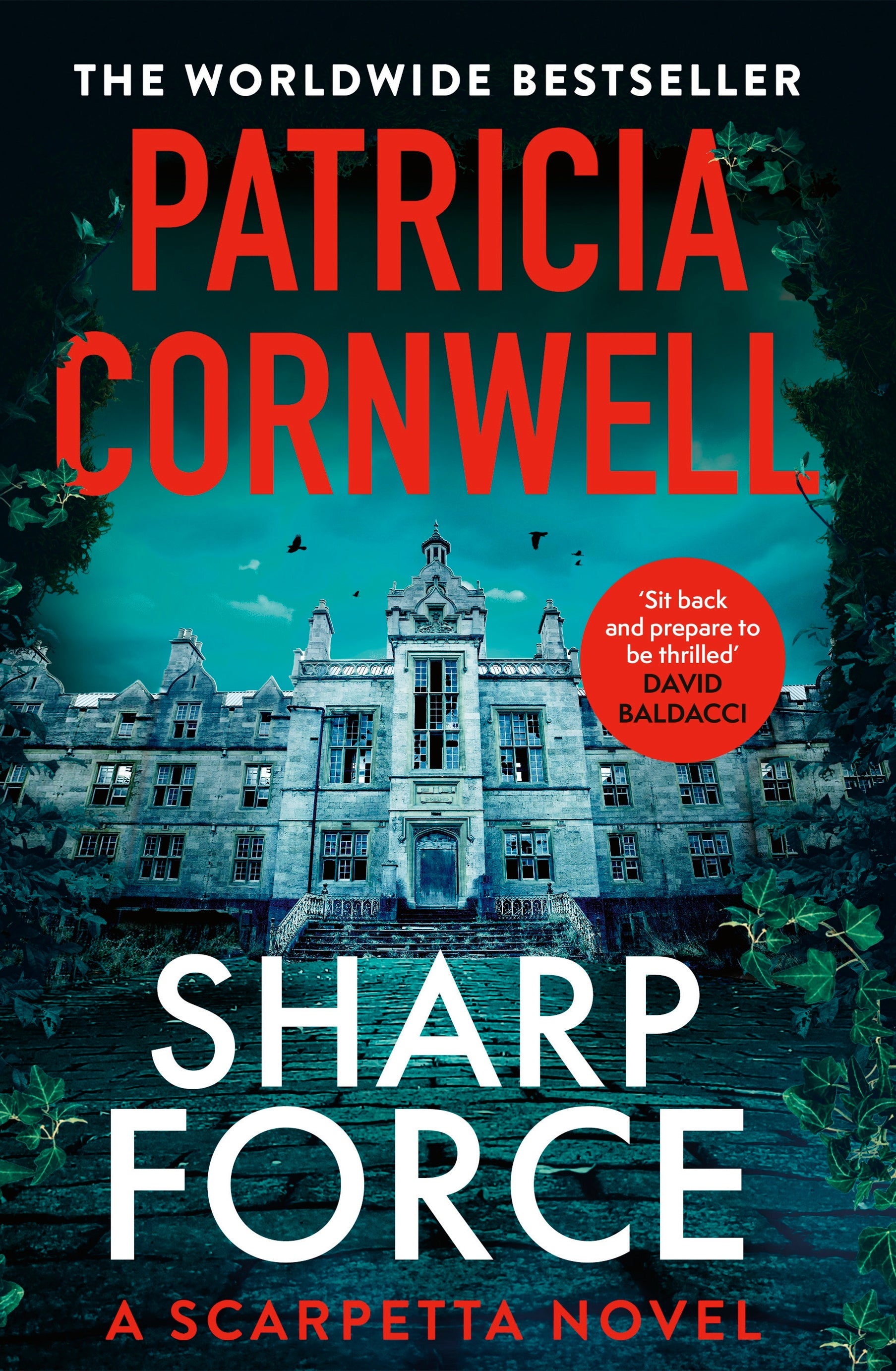 Book cover of 'Sharp Force' by Patricia Cornwell with a dark, eerie setting.